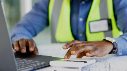 Builder working on laptop - interest rates header thumbnail.jpg