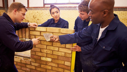 iStock-Trainee builders.jpg