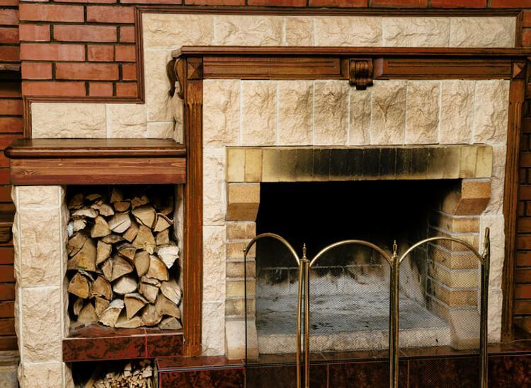 Dates fireplace in 80's brick