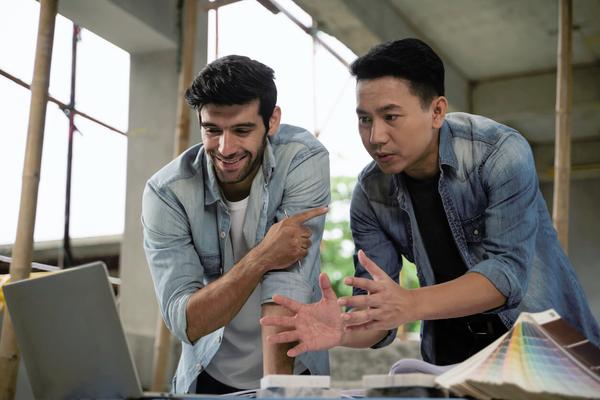 Male SME builders using teams or zoom.jpg